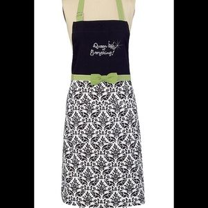 “Queen of Everything” kitchen apron.
